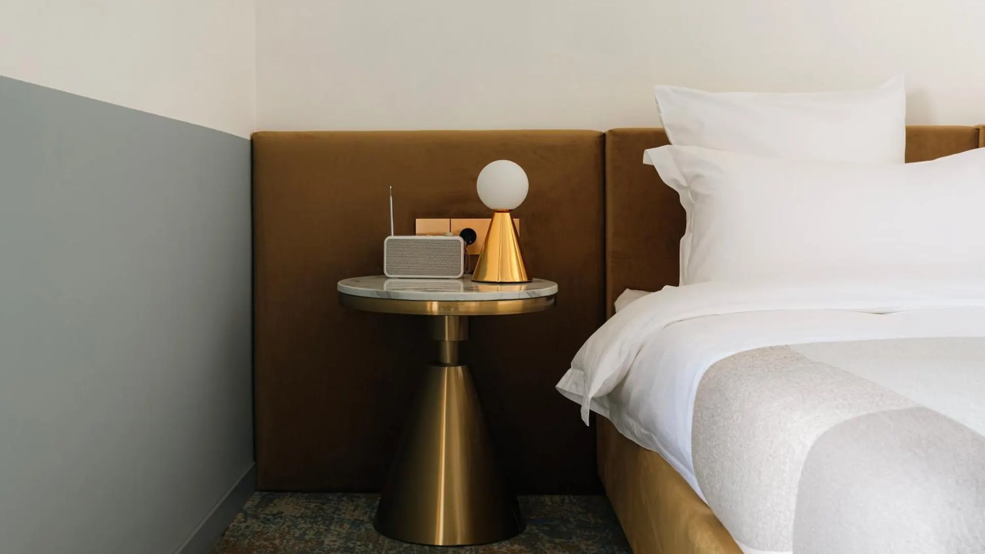 Castor & Pollux Hotel ティビリシ