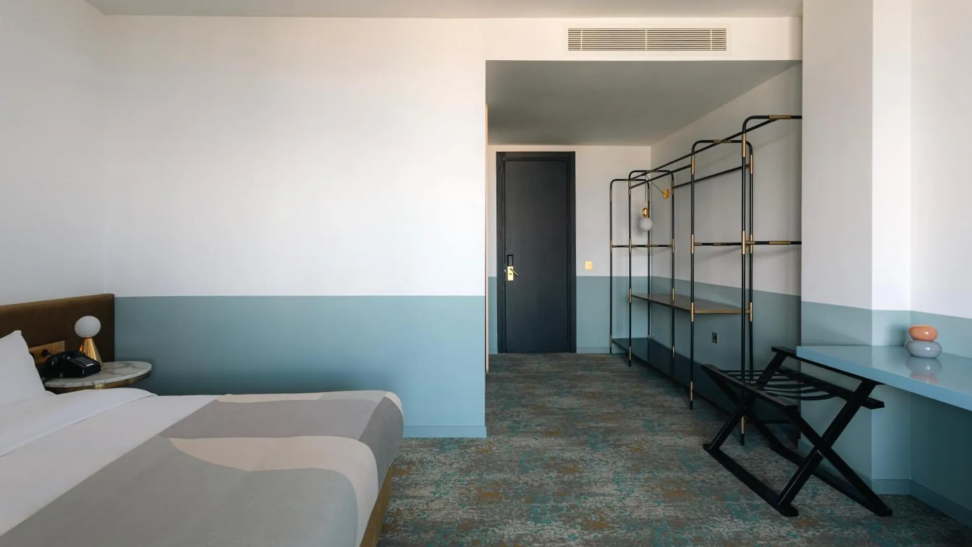 Castor & Pollux Hotel ティビリシ