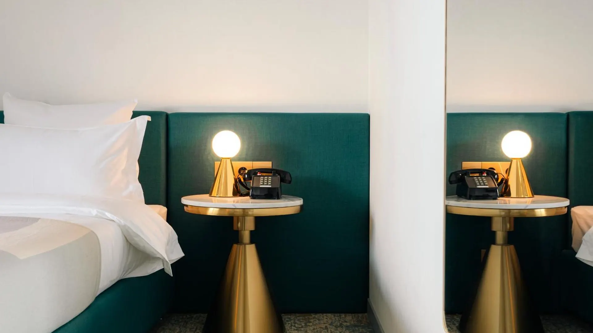 Castor & Pollux Hotel ティビリシ