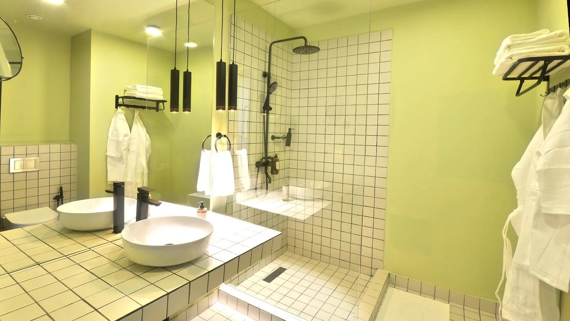 Castor & Pollux Hotel ティビリシ 4*,