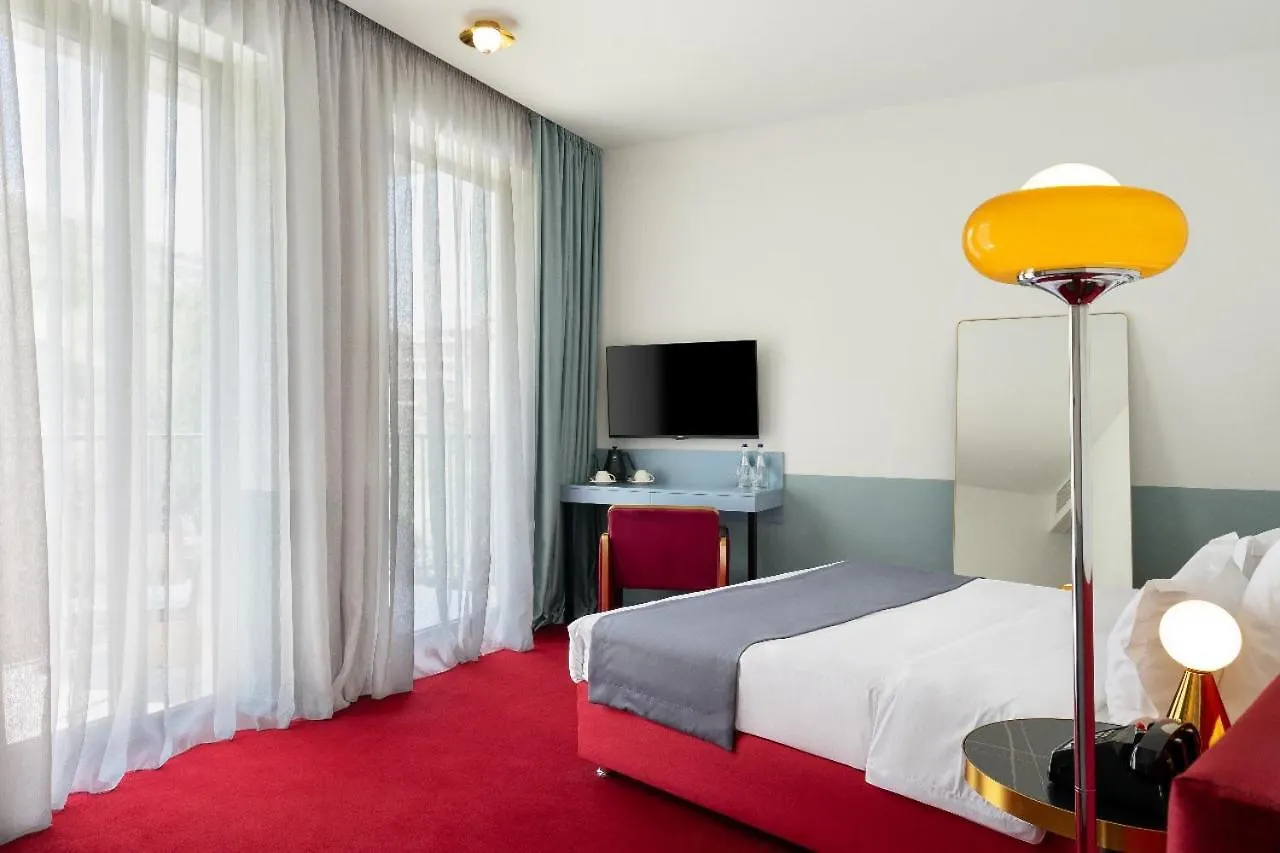 ****  Castor & Pollux Hotel ティビリシ グルジア